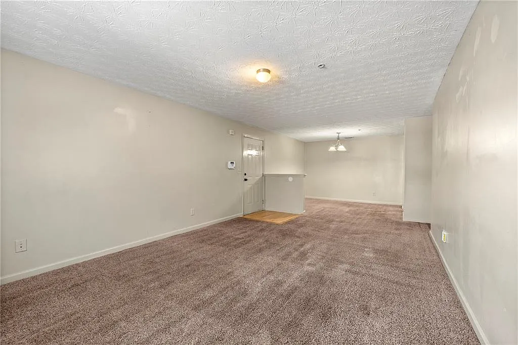 3 bed, 2.0 bath, 1292 sqft, $1,375 — Photo 4