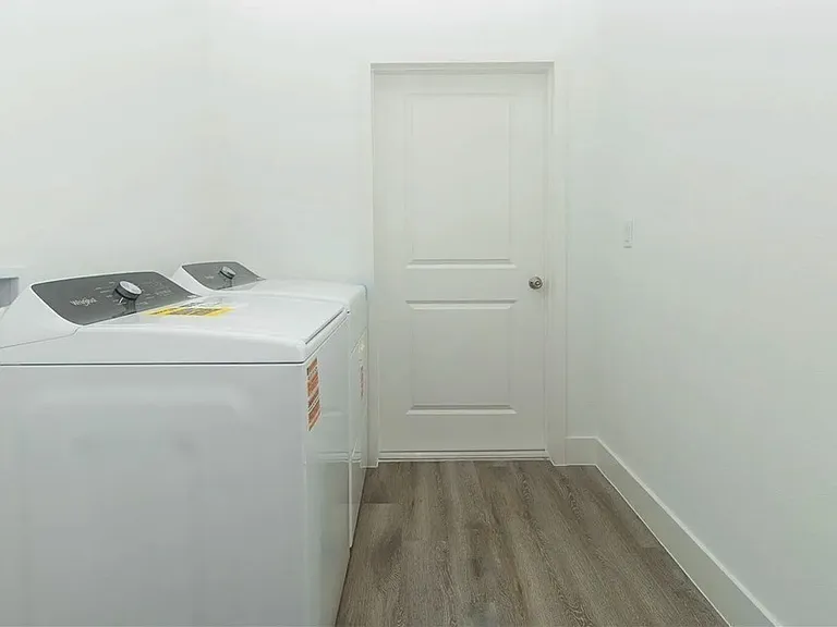 1125 Deauville St E — Photo 28