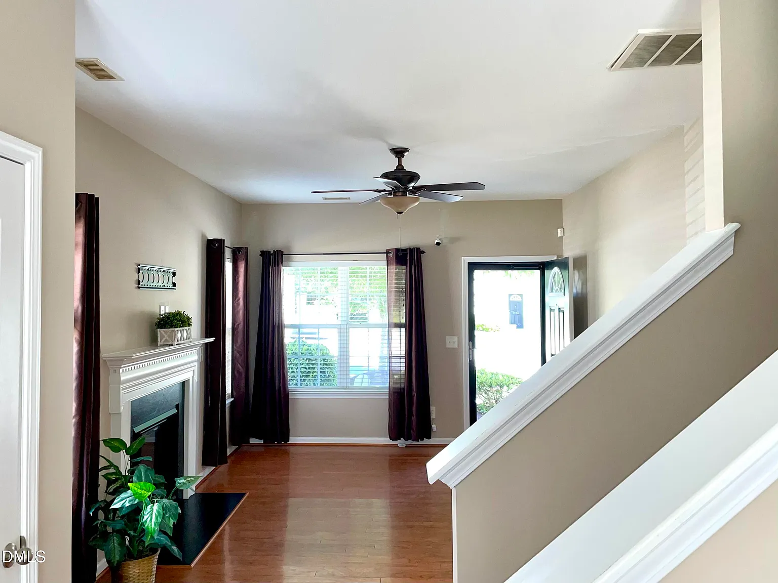 3 bed, 2.5 bath, 1572 sqft, $1,695 — Photo 4