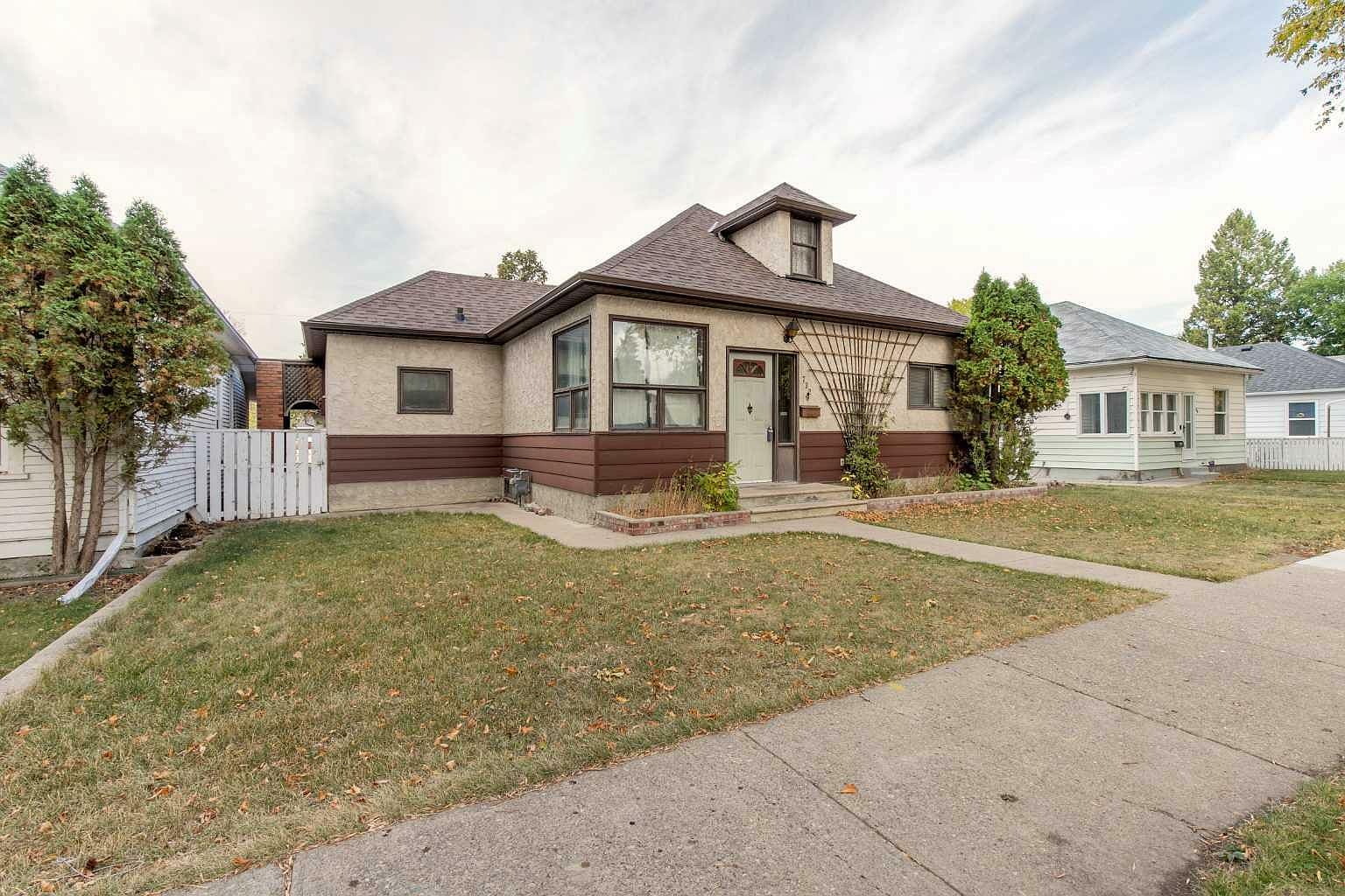 732 E 12b St N, Lethbridge, AB T1H 2L9 Zillow