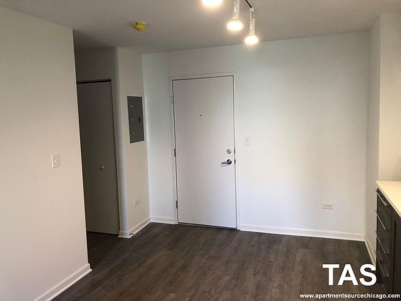 4th image of 940 W Winona St APT 307