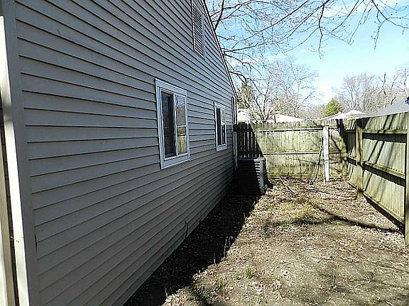 2nd image of 2832 Corvallis Cres