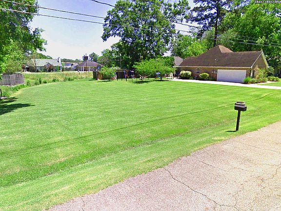 2nd image of 18440 White Oak Dr