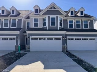 726 Harbour Town Ct, Avon Lake, OH 44012