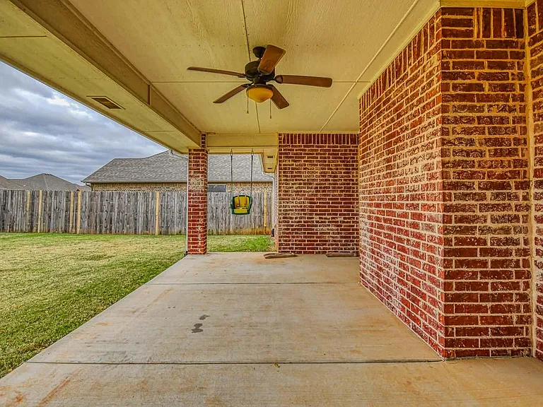 19208 Greenery Ln — Photo 35