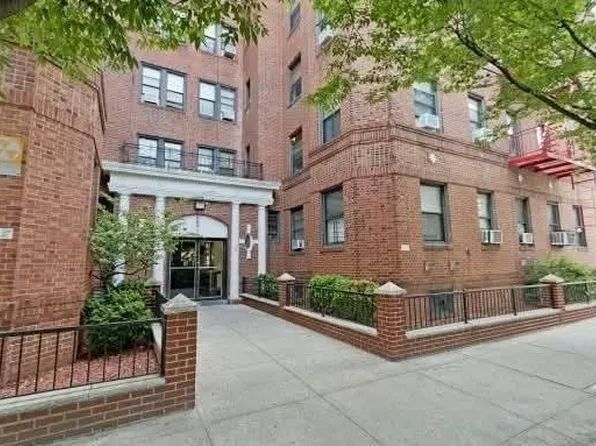 909 E 29th St APT 3D, Brooklyn, NY 11210