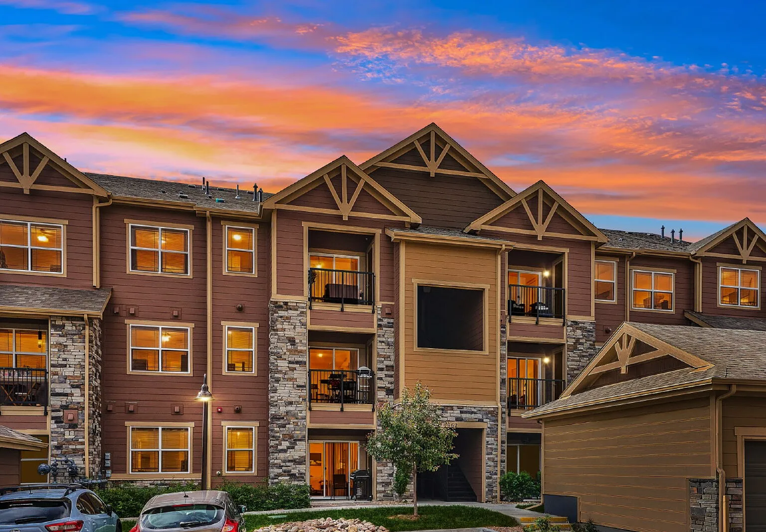 2 bed, 2.0 bath, 870 sqft, $2,000 — Photo 1