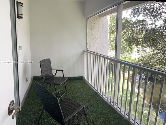 4th image of 100 Lakeview Dr APT 303