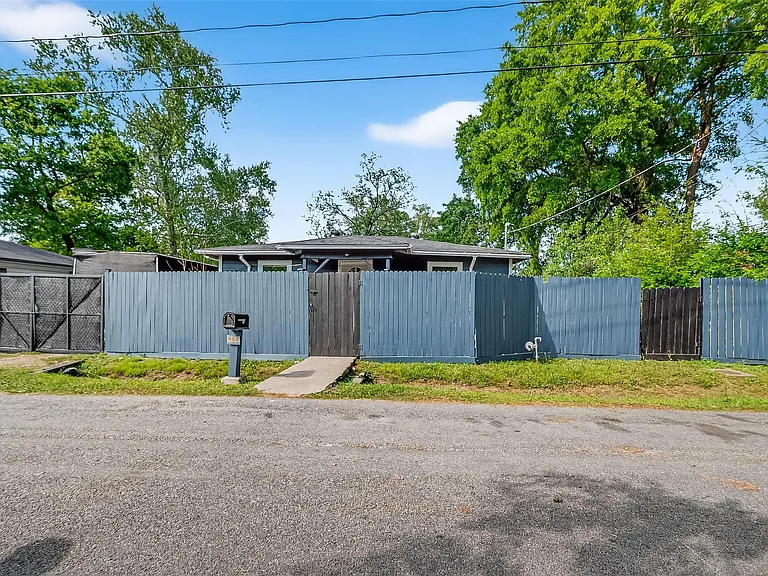 968 Garapan St — Photo 39