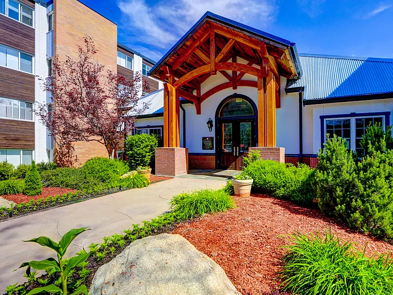 Sterling Boulder Apartments - Student Living — Photo 1