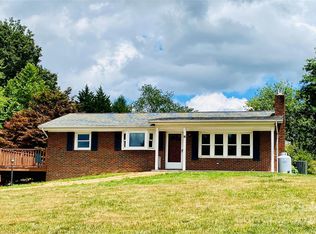 40 Pete Luther Rd, Candler, NC 28715