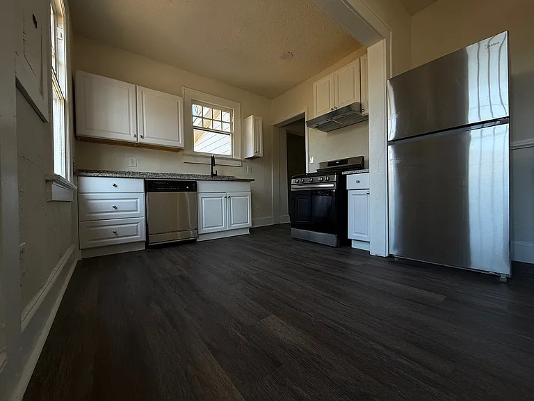 2051 Louise Pl NW — Photo 10