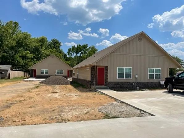 311 N 9th St #D, Charleston, AR 72933