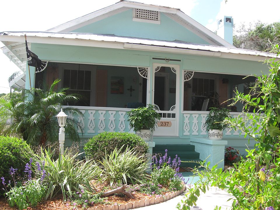 Charming curb appeal