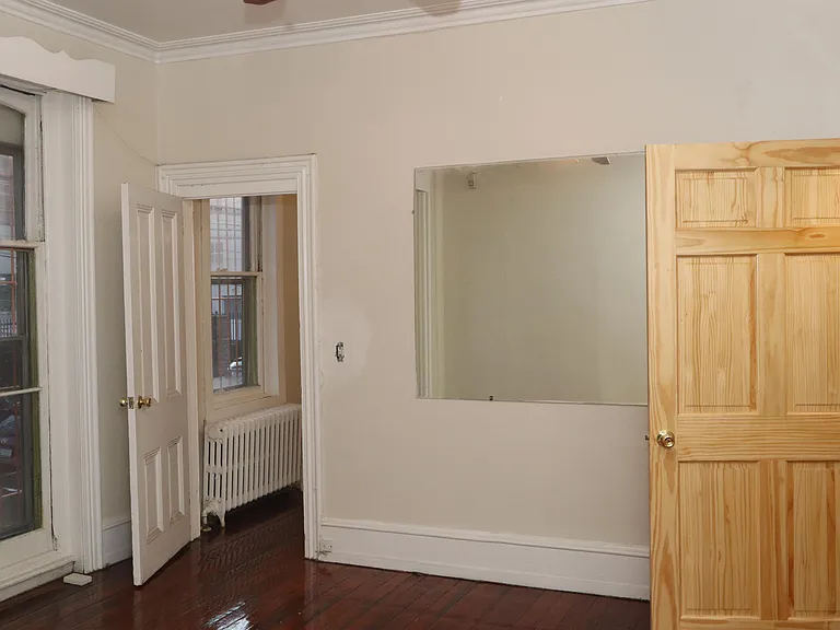 110 S 42nd St #1R — Photo 8