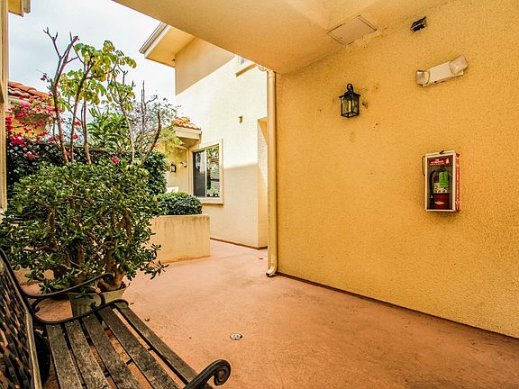 3rd image of 2716 Honolulu Ave APT 107