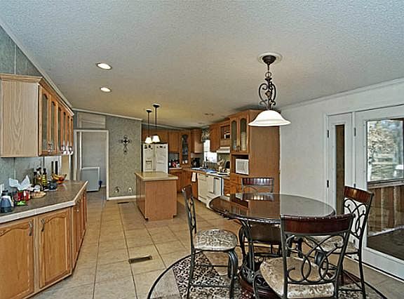 3rd image of 11676 Betty Ln