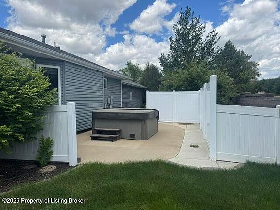 4th image of 1638 3rd Ave E