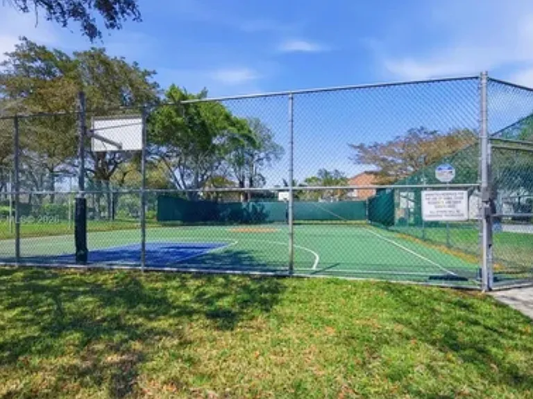 11013 SW 113th Pl — Photo 4