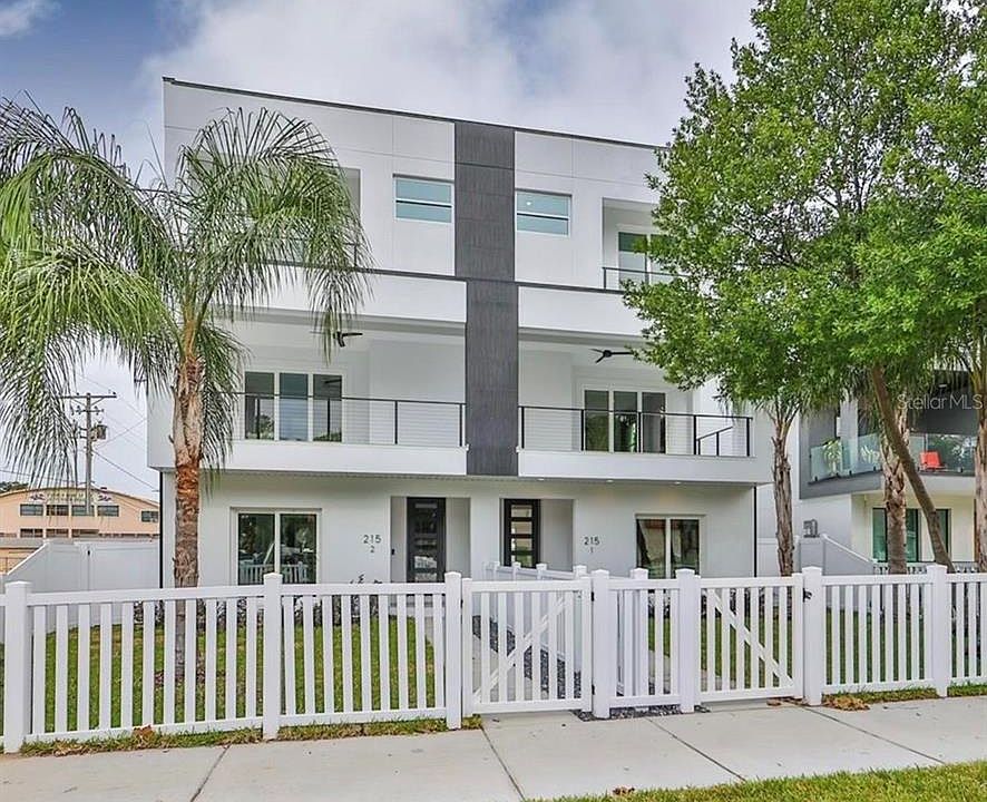 1st image of 215 W COLUMBUS DRIVE #1