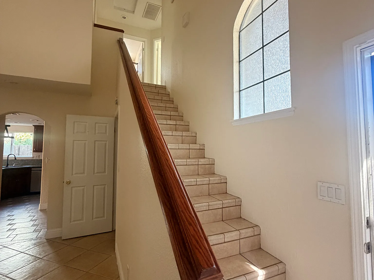 3 bed, 2.5 bath, 1368 sqft, $2,700 — Photo 2