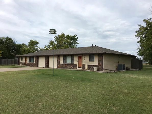 411 W Jewell St, Russell, KS 67665