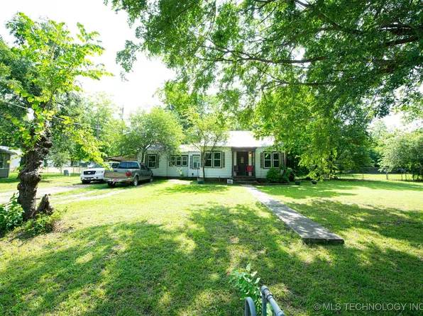 321 S Delaware Ave #E, Coweta, OK 74429