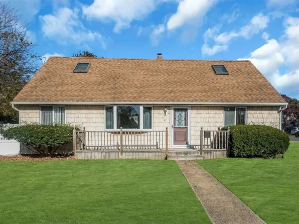 21 Fern Terrace, West Babylon, NY 11704