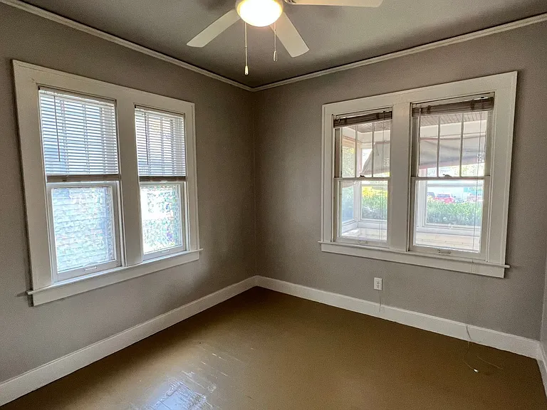 715 Barnett St NE — Photo 8