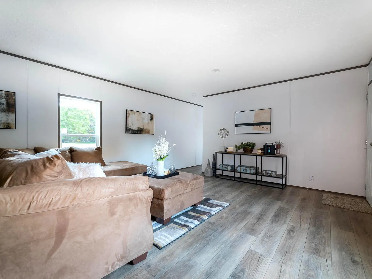 3 bed, 2.0 bath, 1140 sqft, $1,275 — Photo 3