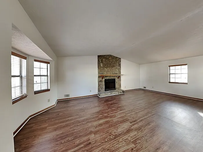 7319 Exeter Ct — Photo 3