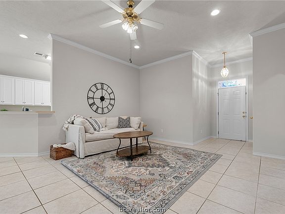 4th image of 3612 Vienna Dr