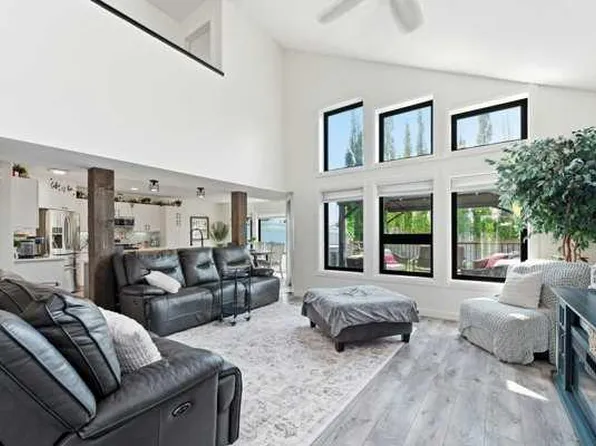 13 N Assinger Ave, Red Deer, AB T4R 3L1