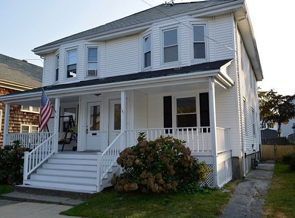 Pretty front porch, fenced in back yard.