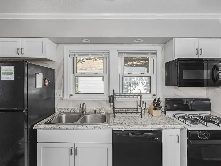 1342 Miner St — Photo 18