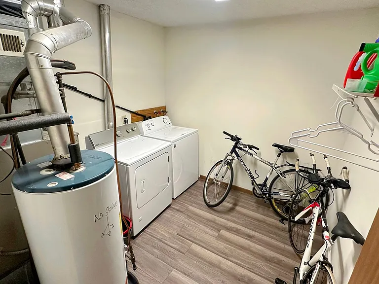319-335 Saint Anthony Ave — Photo 16