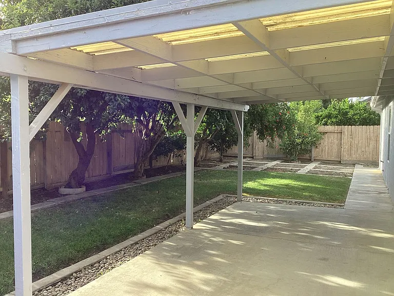 4521 Glimmer Ln — Photo 18