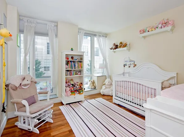 250 East 53rd Street image 4 of 11