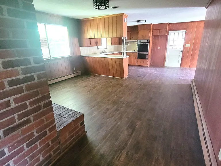 216 Maxwell Dr — Photo 2