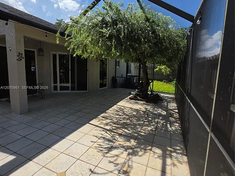 10076 NW 51st Ter — Photo 25