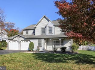 105 Schoolfield Dr, Carlisle, PA 17013