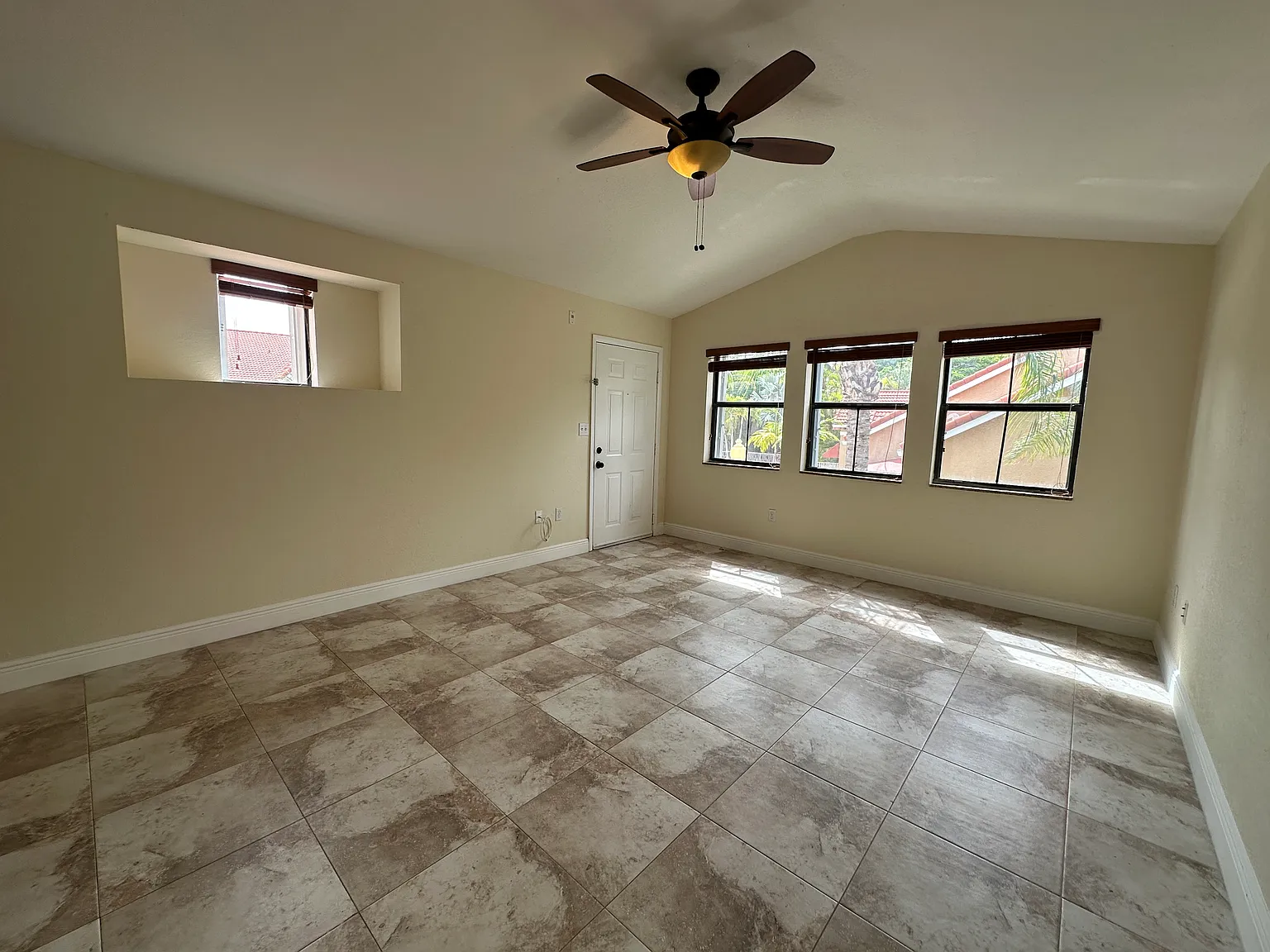 1 bed, 747 sqft, $2,200 — Photo 3