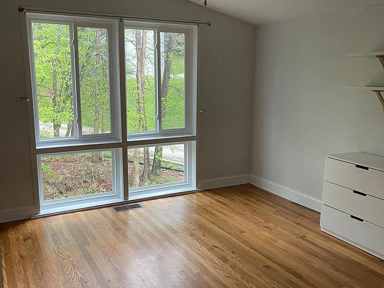 4040 Valley View Dr — Photo 9