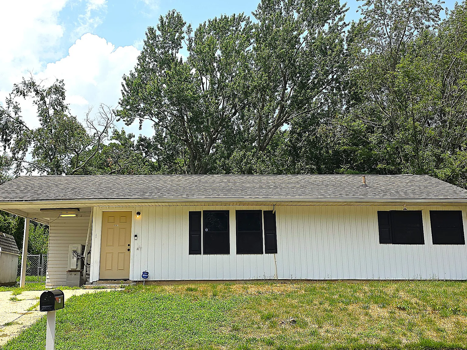 3 bed, 992 sqft, $2,100 — Photo 1