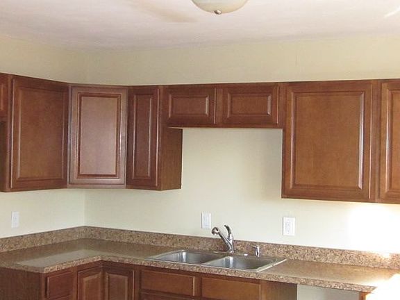4th image of 2323 Manitoba Dr