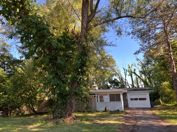 6756 Kinne Rd, Syracuse, NY 13214