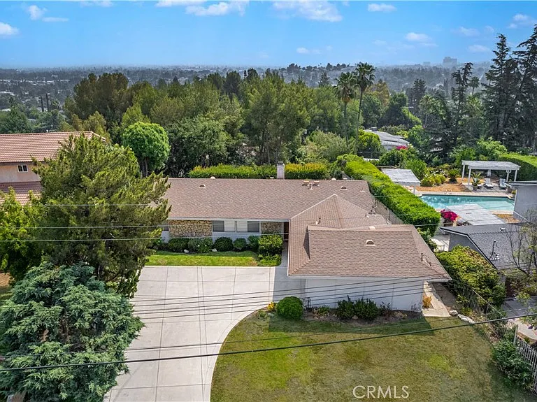 24221 Hatteras St — Photo 50