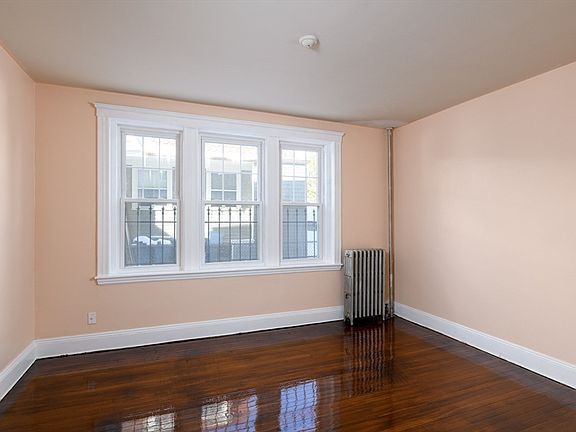 3rd image of 15 Colliston Rd APT 6