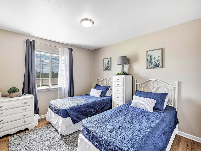 341 Desplaine Rd — Photo 3
