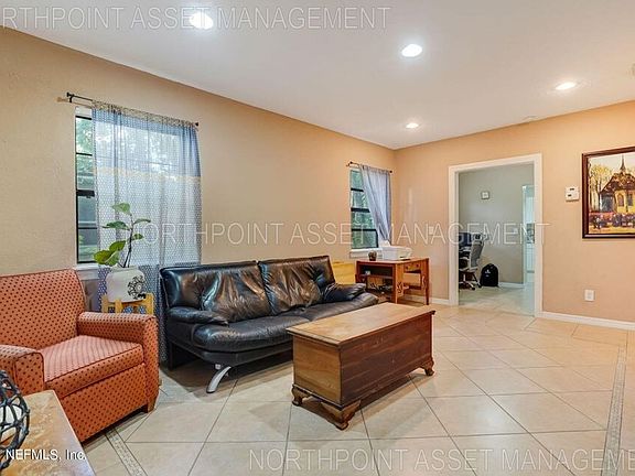 2nd image of 619 Comet St